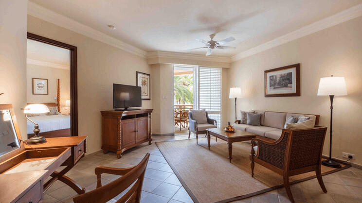 Colonial Garden View Senior Suite